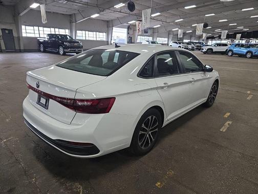 Pure White 2025 Volkswagen Jetta 1.5T Sport