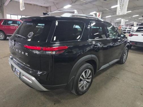 2023 Nissan Pathfinder SL 4WD