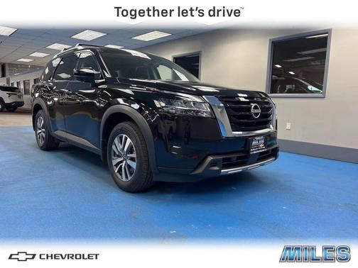 2023 Nissan Pathfinder SL 4WD