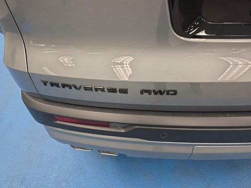 Sterling Gray Metallic 2027 Chevrolet Traverse AWD Z71