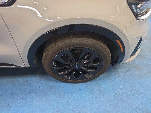 Wolf Gray 2022 Kia Sorento SX