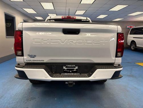 Summit White 2026 Chevrolet Colorado LT