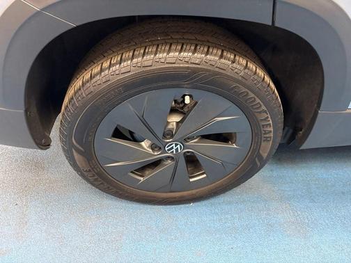 Pyrite Silver Metallic 2025 Volkswagen Taos 1.5T S