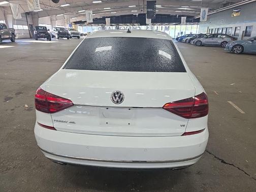 Pure White 2017 Volkswagen Passat V6 SEL Premium