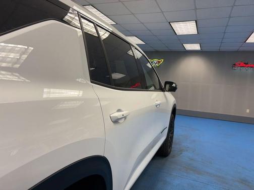 Summit White 2026 Chevrolet Traverse LT