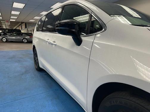 2025 Chrysler Pacifica L