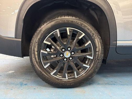 Sterling Gray Metallic 2026 Chevrolet Traverse LT