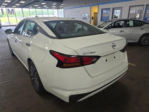 White 2025 Nissan Altima SV FWD