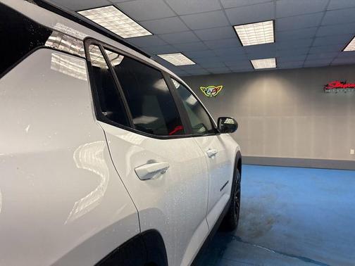 Polar White Tricoat 2026 Chevrolet Equinox FWD RS