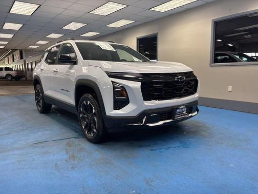 Polar White Tricoat 2026 Chevrolet Equinox FWD RS