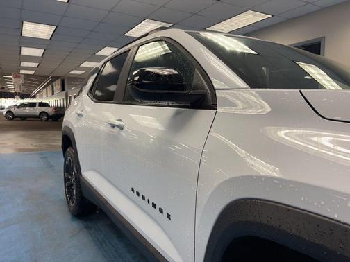 Polar White Tricoat 2026 Chevrolet Equinox FWD RS