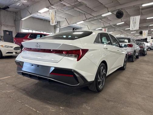 2025 Hyundai ELANTRA SEL