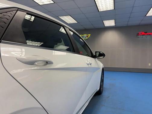 2025 Hyundai ELANTRA SEL