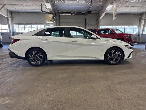 2025 Hyundai ELANTRA SEL