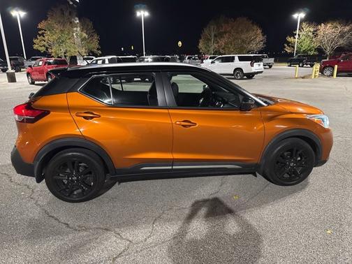 2020 Nissan Kicks SR