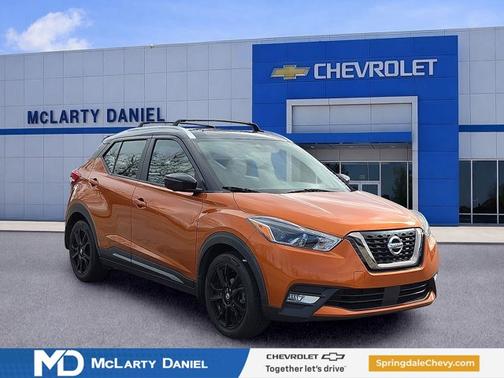 Monarch Orange/Super Black 2020 Nissan Kicks SR