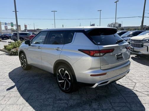 2024 Mitsubishi Outlander SE
