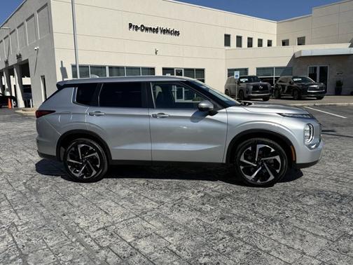 2024 Mitsubishi Outlander SE