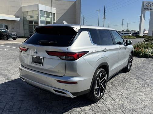 2024 Mitsubishi Outlander SE