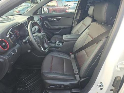 Iridescent Pearl Tricoat 2024 Chevrolet Blazer RS