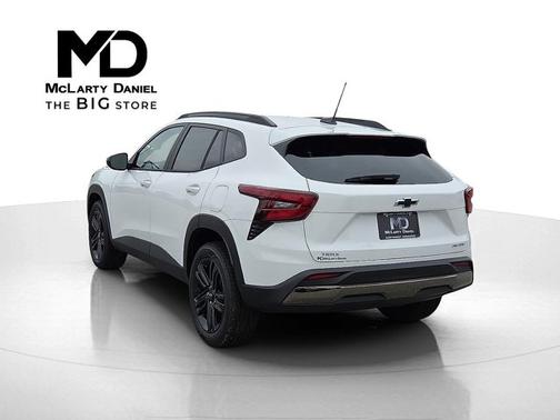 Summit White 2026 Chevrolet Trax ACTIV