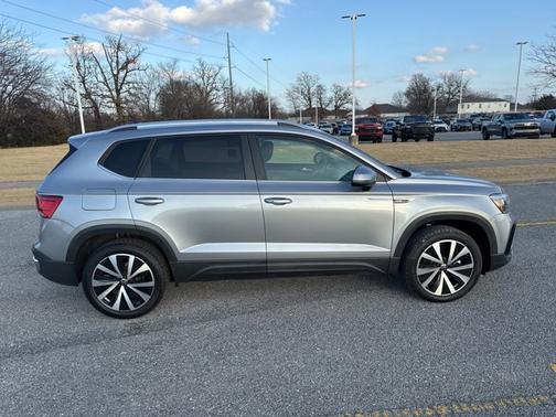 2024 Volkswagen Taos SE