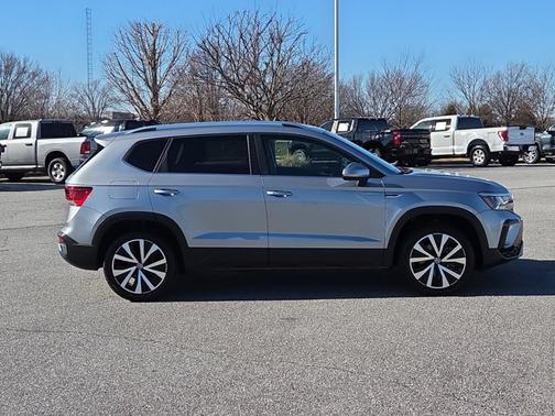 2024 Volkswagen Taos SE