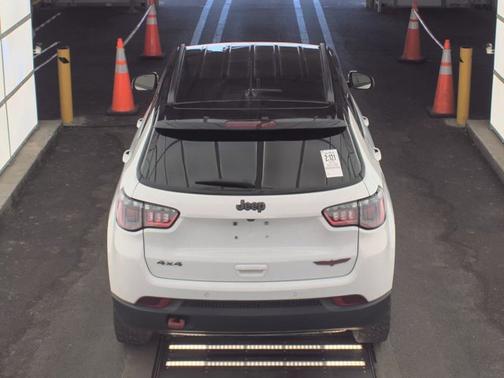 Bright White Clearcoat 2024 Jeep Compass Trailhawk
