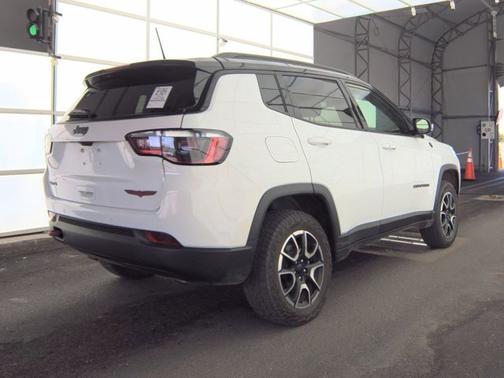 Bright White Clearcoat 2024 Jeep Compass Trailhawk