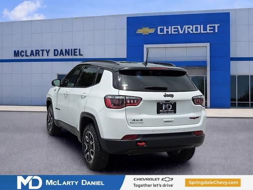 Bright White Clearcoat 2024 Jeep Compass Trailhawk
