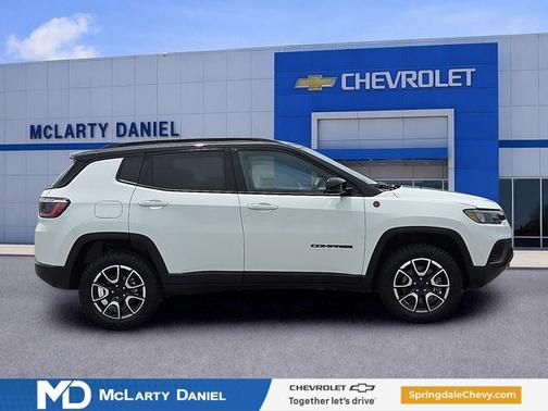 Bright White Clearcoat 2024 Jeep Compass Trailhawk