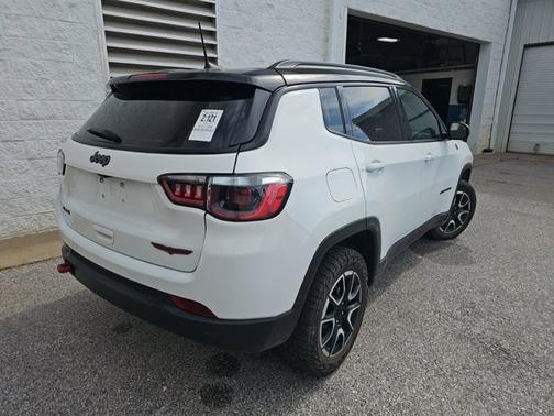 Bright White Clearcoat 2024 Jeep Compass Trailhawk