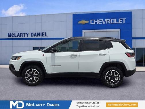 Bright White Clearcoat 2024 Jeep Compass Trailhawk