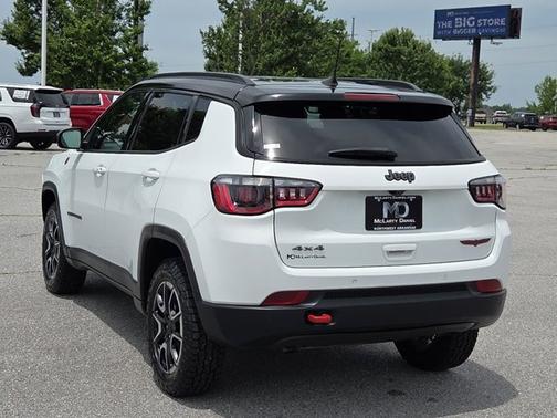 Bright White Clearcoat 2024 Jeep Compass Trailhawk