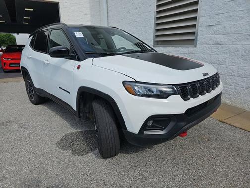 Bright White Clearcoat 2024 Jeep Compass Trailhawk