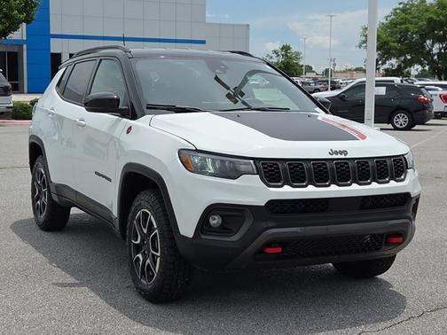 Bright White Clearcoat 2024 Jeep Compass Trailhawk