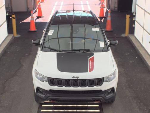 Bright White Clearcoat 2024 Jeep Compass Trailhawk