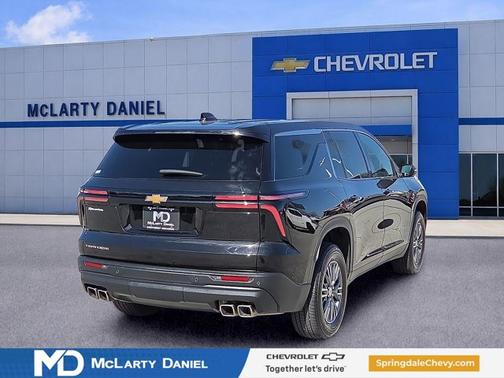 Mosaic Black Metallic 2024 Chevrolet Traverse FWD LS