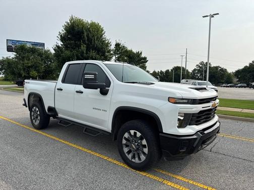 Summit White 2025 Chevrolet Silverado 2500 Custom