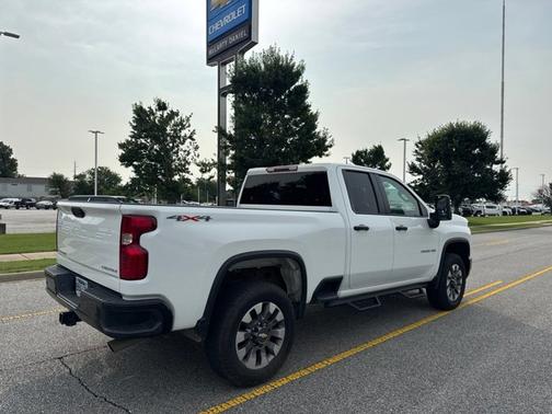 Summit White 2025 Chevrolet Silverado 2500 Custom