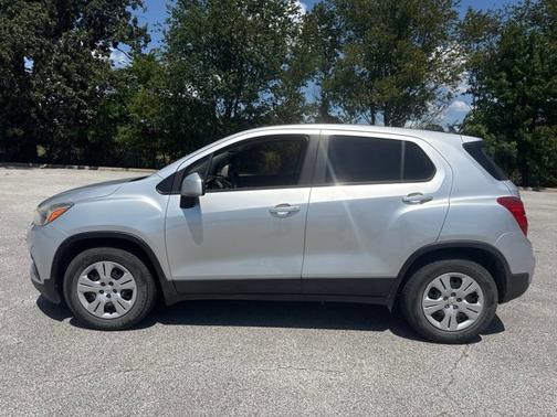 Silver Ice Metallic 2017 Chevrolet Trax LS