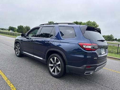 Obsidian Blue Pearl 2024 Honda Pilot Elite