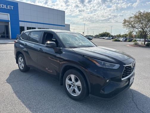 2024 Toyota Highlander LE