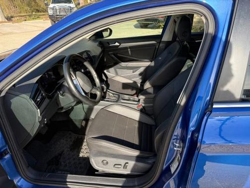 Blue 2023 Volkswagen Jetta SE