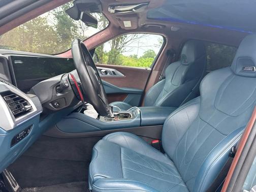 Cape York Green Metallic 2023 BMW XM Base