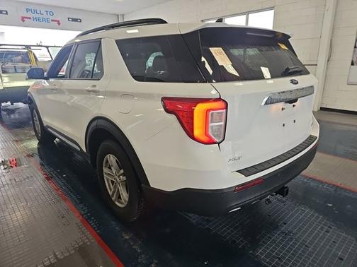 Oxford White 2024 Ford Explorer XLT