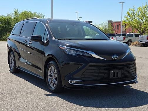 2021 Toyota Sienna XLE