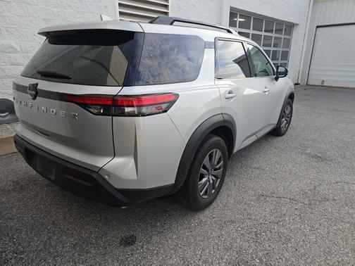Brilliant Silver Metallic 2025 Nissan Pathfinder SV
