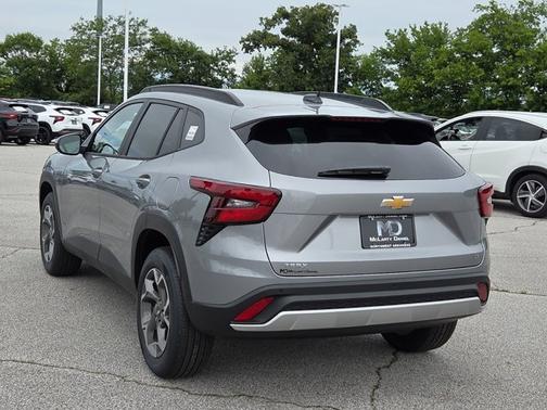 Sterling Gray Metallic 2026 Chevrolet Trax LT