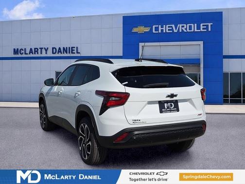 Summit White 2026 Chevrolet Trax 2RS